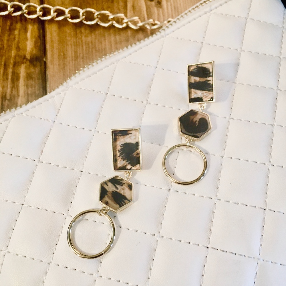 Leopard Print Geometric Hoop Stud Gold Earrings - Picture 5 of 8